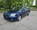 Синий Тойота Авенсис, объемом двигателя 2 л и пробегом 380 тыс. км за 2300 $, фото 1 на Automoto.ua