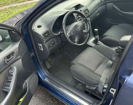 Синій Тойота Авенсіс, об'ємом двигуна 2 л та пробігом 350 тис. км за 2600 $, фото 4 на Automoto.ua