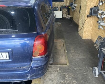 Синий Тойота Авенсис, объемом двигателя 2.2 л и пробегом 37 тыс. км за 2800 $, фото 13 на Automoto.ua