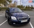 Синий Тойота Авенсис, объемом двигателя 1.8 л и пробегом 286 тыс. км за 3300 $, фото 1 на Automoto.ua