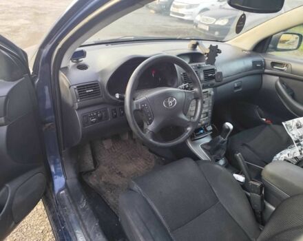 Синий Тойота Авенсис, объемом двигателя 2 л и пробегом 400 тыс. км за 3600 $, фото 5 на Automoto.ua