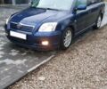 Синий Тойота Авенсис, объемом двигателя 2 л и пробегом 324 тыс. км за 5600 $, фото 1 на Automoto.ua