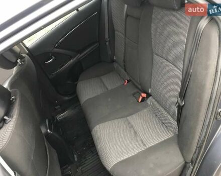Синий Тойота Авенсис, объемом двигателя 2 л и пробегом 203 тыс. км за 9300 $, фото 13 на Automoto.ua
