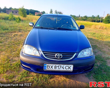 Синий Тойота Авенсис, объемом двигателя 2 л и пробегом 263 тыс. км за 3900 $, фото 1 на Automoto.ua