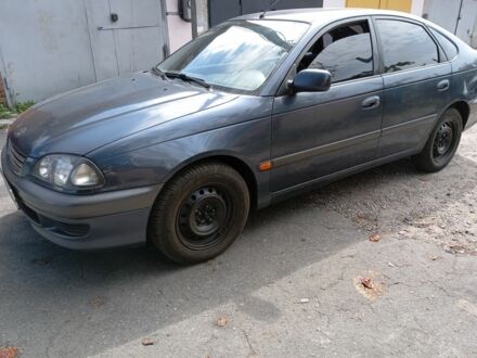 Синий Тойота Авенсис, объемом двигателя 1.6 л и пробегом 210 тыс. км за 2300 $, фото 1 на Automoto.ua