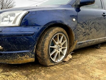 Синий Тойота Авенсис, объемом двигателя 1.8 л и пробегом 240 тыс. км за 3000 $, фото 1 на Automoto.ua