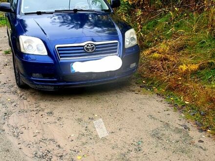 Синий Тойота Авенсис, объемом двигателя 2 л и пробегом 400 тыс. км за 4000 $, фото 1 на Automoto.ua
