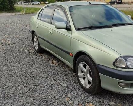 Зеленый Тойота Авенсис, объемом двигателя 1.8 л и пробегом 310 тыс. км за 3200 $, фото 5 на Automoto.ua