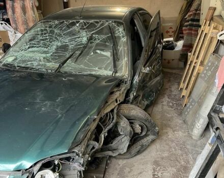 Зелений Тойота Авенсіс, об'ємом двигуна 0 л та пробігом 200 тис. км за 1200 $, фото 1 на Automoto.ua