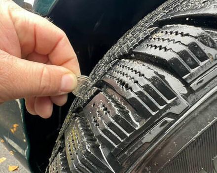 Зеленый Тойота Авенсис, объемом двигателя 2 л и пробегом 306 тыс. км за 4300 $, фото 8 на Automoto.ua