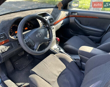 Зеленый Тойота Авенсис, объемом двигателя 2 л и пробегом 205 тыс. км за 4700 $, фото 18 на Automoto.ua
