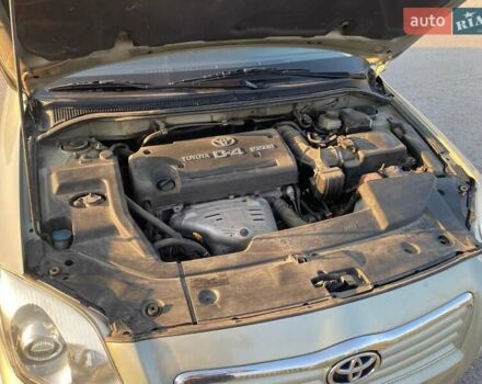 Зеленый Тойота Авенсис, объемом двигателя 2 л и пробегом 183 тыс. км за 5500 $, фото 2 на Automoto.ua