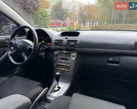 Зеленый Тойота Авенсис, объемом двигателя 1.8 л и пробегом 285 тыс. км за 5999 $, фото 13 на Automoto.ua