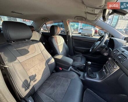 Зеленый Тойота Авенсис, объемом двигателя 1.8 л и пробегом 254 тыс. км за 5500 $, фото 29 на Automoto.ua