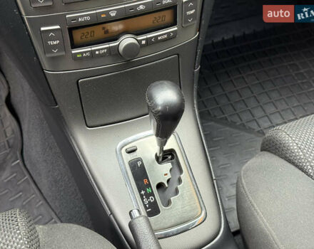 Зеленый Тойота Авенсис, объемом двигателя 1.8 л и пробегом 285 тыс. км за 5999 $, фото 43 на Automoto.ua