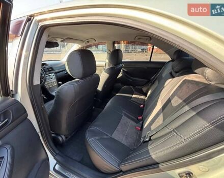 Зеленый Тойота Авенсис, объемом двигателя 1.8 л и пробегом 254 тыс. км за 5500 $, фото 13 на Automoto.ua