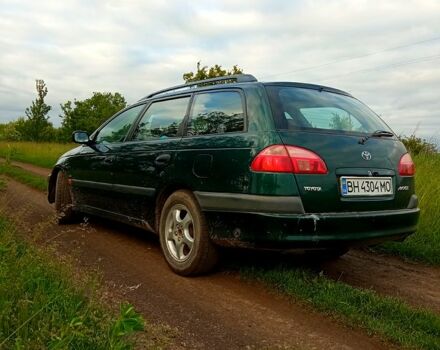 Зеленый Тойота Авенсис, объемом двигателя 1.8 л и пробегом 250 тыс. км за 3999 $, фото 1 на Automoto.ua