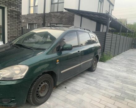 Зеленый Тойота Авенсис, объемом двигателя 2 л и пробегом 330 тыс. км за 3200 $, фото 1 на Automoto.ua