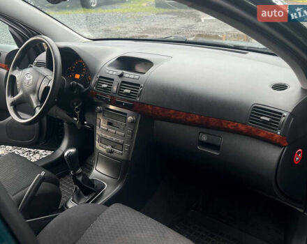 Зеленый Тойота Авенсис, объемом двигателя 2 л и пробегом 304 тыс. км за 7190 $, фото 5 на Automoto.ua