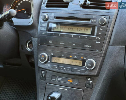Зеленый Тойота Авенсис, объемом двигателя 2.2 л и пробегом 320 тыс. км за 8800 $, фото 31 на Automoto.ua