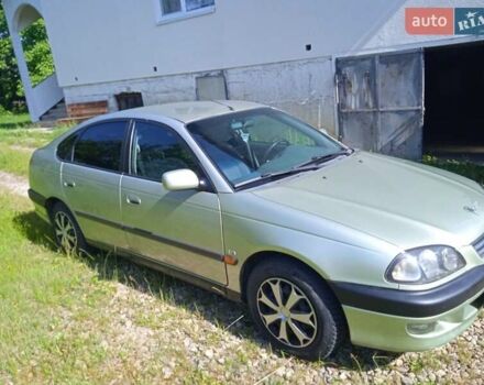 Зелений Тойота Авенсіс, об'ємом двигуна 1.76 л та пробігом 323 тис. км за 4400 $, фото 1 на Automoto.ua