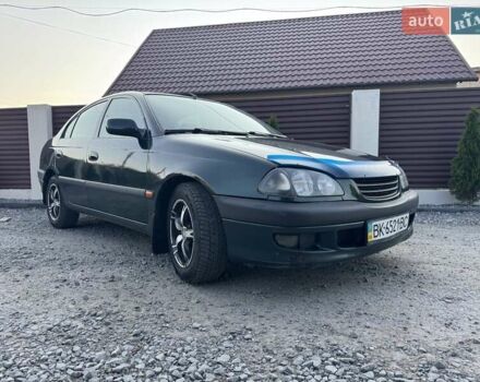 Зеленый Тойота Авенсис, объемом двигателя 1.6 л и пробегом 360 тыс. км за 1900 $, фото 1 на Automoto.ua