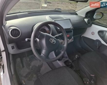 Белый Тойота Айго, объемом двигателя 1 л и пробегом 111 тыс. км за 4300 $, фото 10 на Automoto.ua