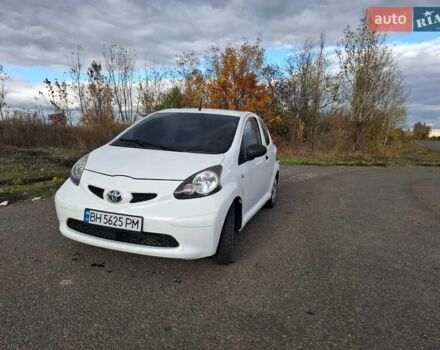 Белый Тойота Айго, объемом двигателя 1 л и пробегом 111 тыс. км за 4300 $, фото 5 на Automoto.ua