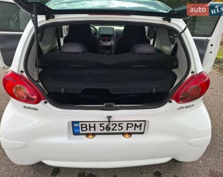 Белый Тойота Айго, объемом двигателя 1 л и пробегом 111 тыс. км за 4300 $, фото 2 на Automoto.ua