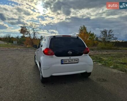 Белый Тойота Айго, объемом двигателя 1 л и пробегом 111 тыс. км за 4300 $, фото 3 на Automoto.ua