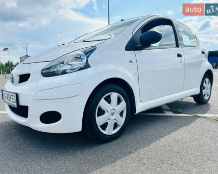 Белый Тойота Айго, объемом двигателя 1 л и пробегом 125 тыс. км за 5400 $, фото 3 на Automoto.ua