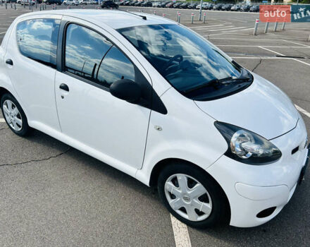 Белый Тойота Айго, объемом двигателя 1 л и пробегом 125 тыс. км за 5400 $, фото 9 на Automoto.ua