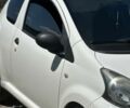 Белый Тойота Айго, объемом двигателя 1 л и пробегом 109 тыс. км за 4000 $, фото 1 на Automoto.ua