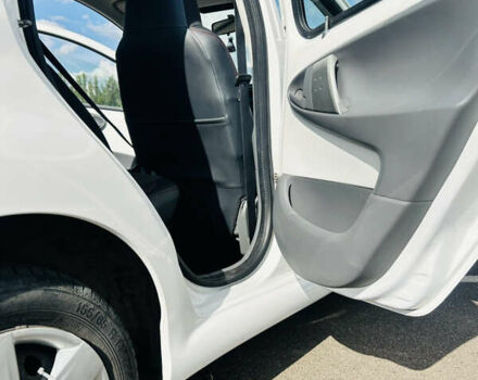 Белый Тойота Айго, объемом двигателя 1 л и пробегом 125 тыс. км за 5400 $, фото 17 на Automoto.ua