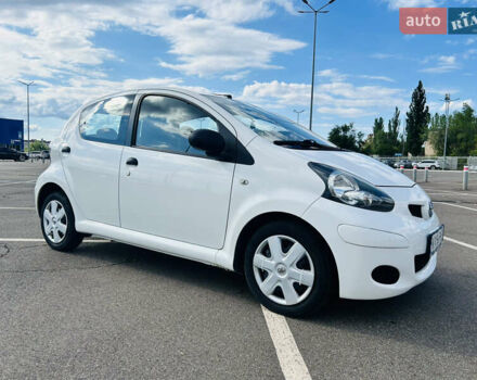 Белый Тойота Айго, объемом двигателя 1 л и пробегом 125 тыс. км за 5400 $, фото 8 на Automoto.ua