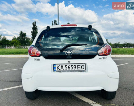 Белый Тойота Айго, объемом двигателя 1 л и пробегом 125 тыс. км за 5400 $, фото 5 на Automoto.ua