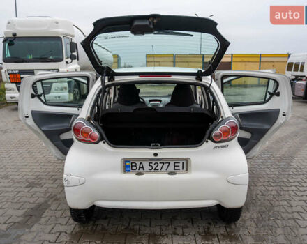 Білий Тойота Айго, об'ємом двигуна 1 л та пробігом 240 тис. км за 4000 $, фото 4 на Automoto.ua