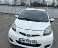 Белый Тойота Айго, объемом двигателя 1 л и пробегом 179 тыс. км за 4400 $, фото 1 на Automoto.ua