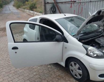 Білий Тойота Айго, об'ємом двигуна 1 л та пробігом 147 тис. км за 4800 $, фото 4 на Automoto.ua