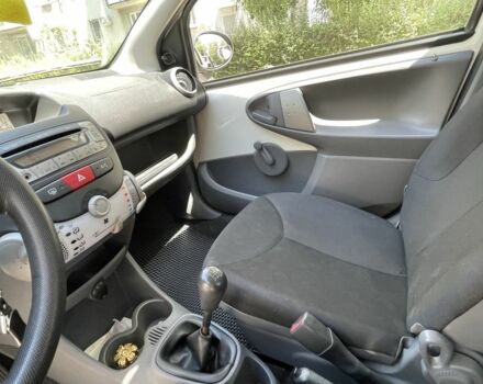 Білий Тойота Айго, об'ємом двигуна 0.9 л та пробігом 170 тис. км за 4000 $, фото 5 на Automoto.ua