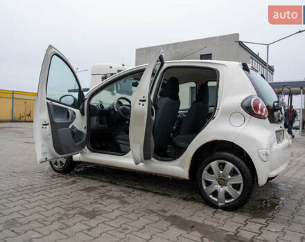 Білий Тойота Айго, об'ємом двигуна 1 л та пробігом 240 тис. км за 4000 $, фото 5 на Automoto.ua
