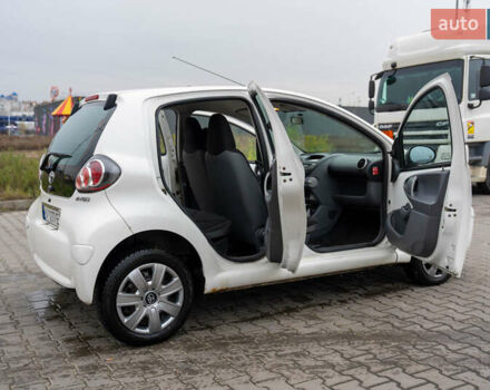 Білий Тойота Айго, об'ємом двигуна 1 л та пробігом 240 тис. км за 4000 $, фото 6 на Automoto.ua