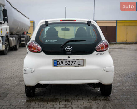 Білий Тойота Айго, об'ємом двигуна 1 л та пробігом 240 тис. км за 4000 $, фото 3 на Automoto.ua