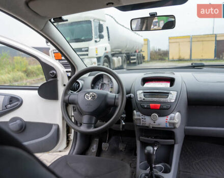 Білий Тойота Айго, об'ємом двигуна 1 л та пробігом 240 тис. км за 4000 $, фото 8 на Automoto.ua