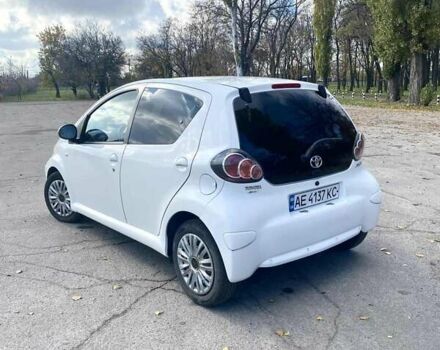 Белый Тойота Айго, объемом двигателя 1 л и пробегом 185 тыс. км за 6100 $, фото 2 на Automoto.ua