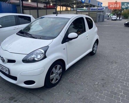 Белый Тойота Айго, объемом двигателя 0.98 л и пробегом 165 тыс. км за 6100 $, фото 1 на Automoto.ua