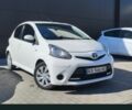 Белый Тойота Айго, объемом двигателя 1 л и пробегом 105 тыс. км за 7200 $, фото 1 на Automoto.ua