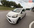 Белый Тойота Айго, объемом двигателя 1 л и пробегом 242 тыс. км за 4000 $, фото 1 на Automoto.ua
