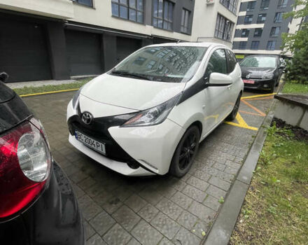 Белый Тойота Айго, объемом двигателя 1 л и пробегом 62 тыс. км за 9000 $, фото 1 на Automoto.ua