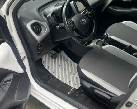 Белый Тойота Айго, объемом двигателя 1 л и пробегом 62 тыс. км за 9000 $, фото 7 на Automoto.ua